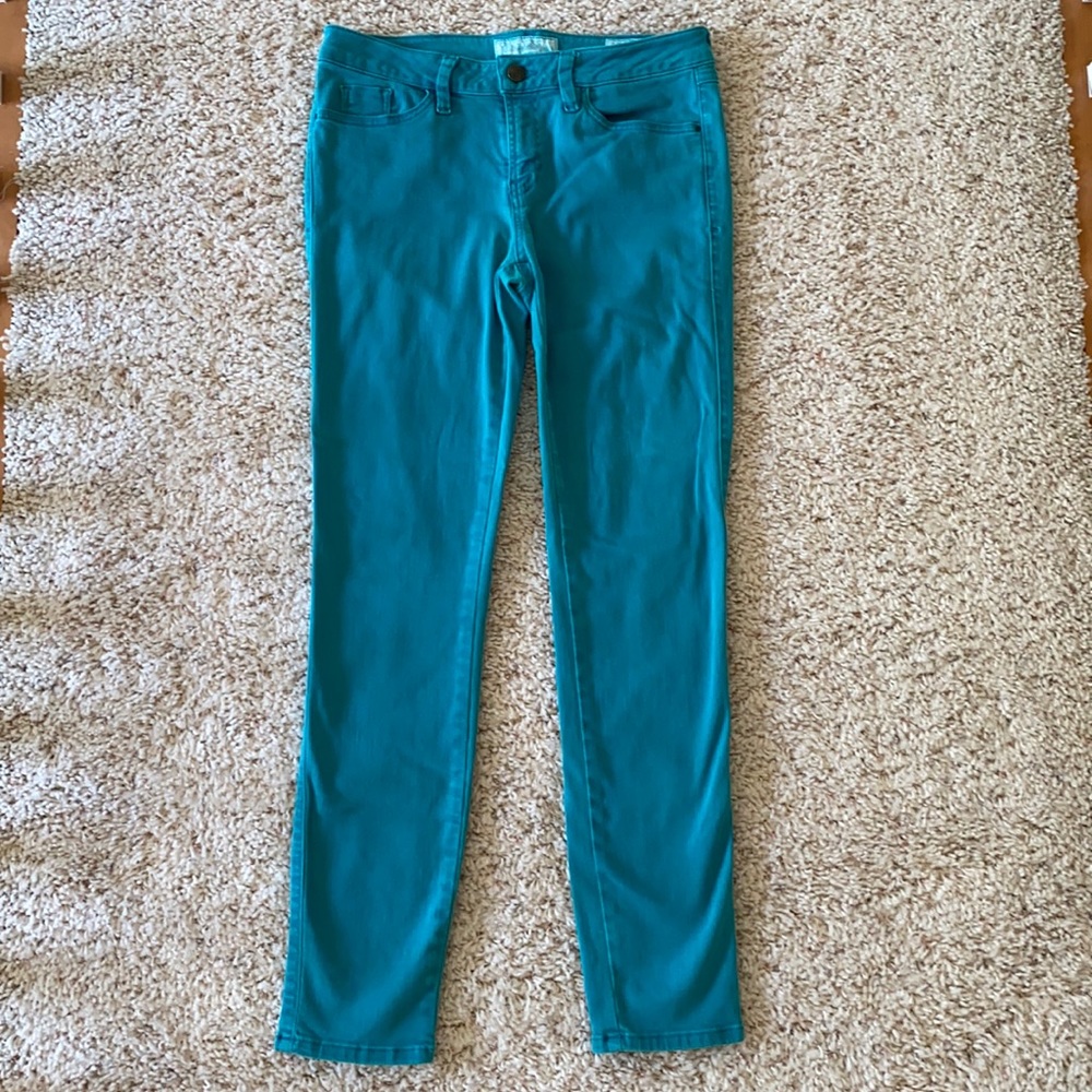 Women’s Jeans. Guess brand. Size 29.